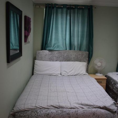 Three Bedroom House Lancaster Road ลอนดอน ภายนอก รูปภาพ