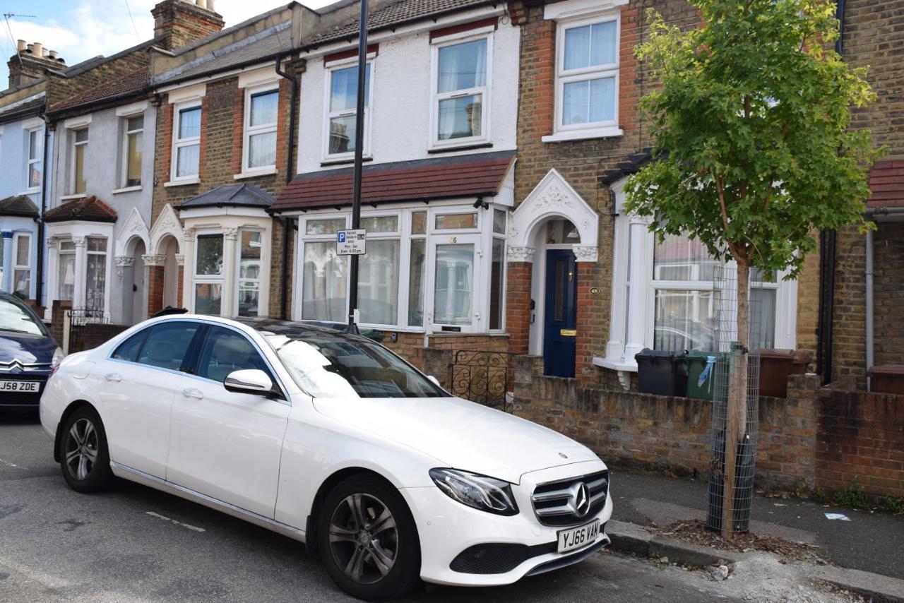 Three Bedroom House Lancaster Road ลอนดอน ภายนอก รูปภาพ