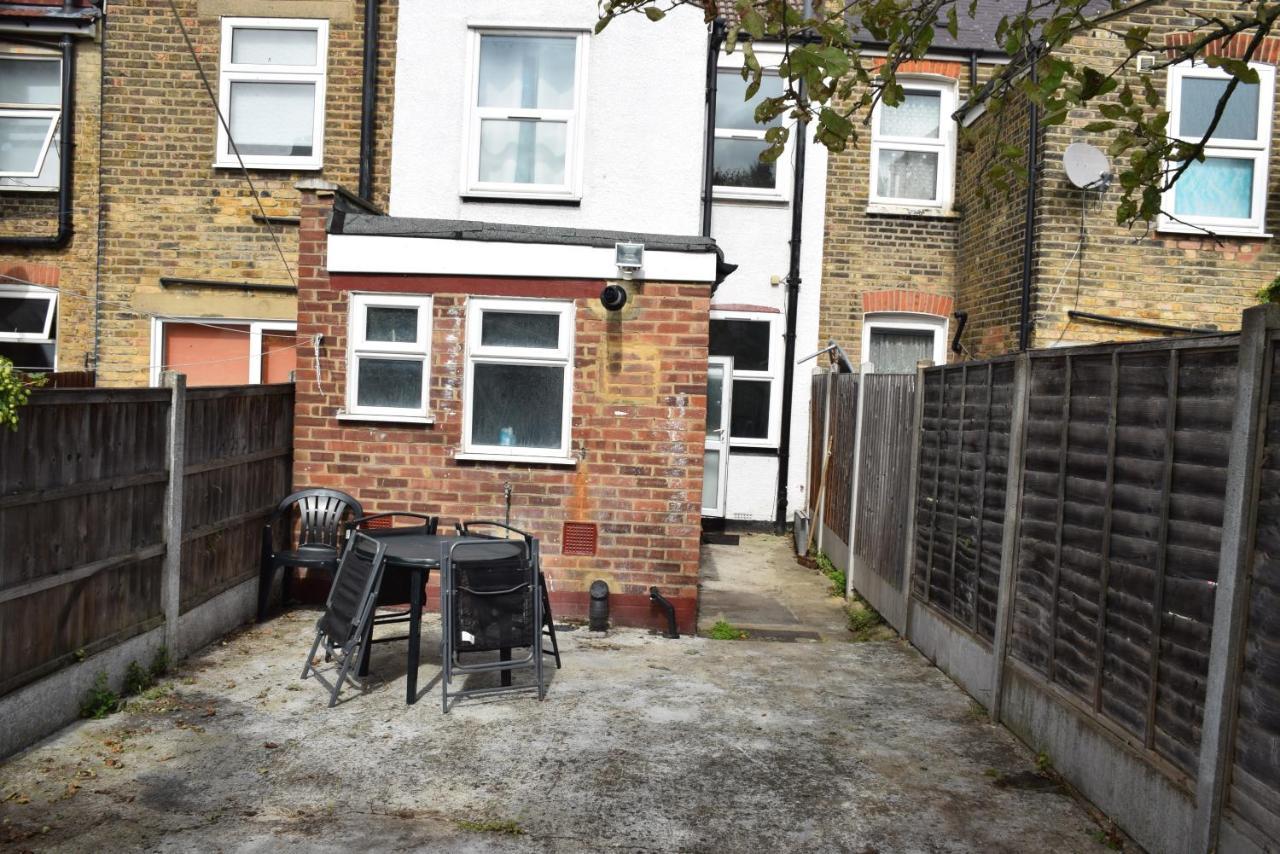 Three Bedroom House Lancaster Road ลอนดอน ภายนอก รูปภาพ