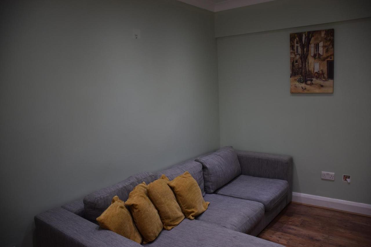 Three Bedroom House Lancaster Road ลอนดอน ภายนอก รูปภาพ