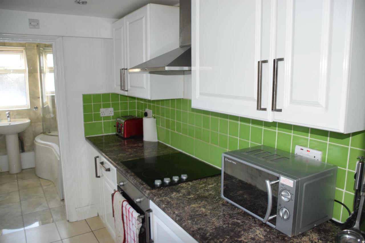 Three Bedroom House Lancaster Road ลอนดอน ภายนอก รูปภาพ