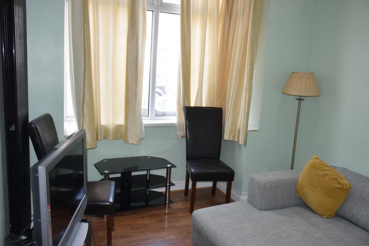 Three Bedroom House Lancaster Road ลอนดอน ภายนอก รูปภาพ