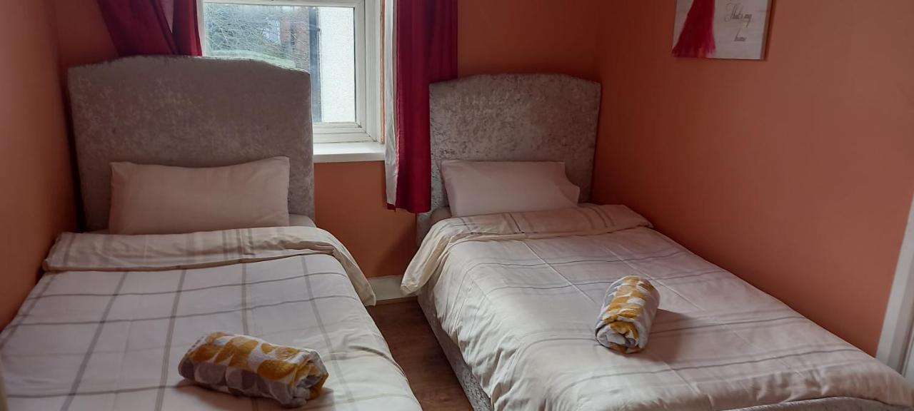Three Bedroom House Lancaster Road ลอนดอน ภายนอก รูปภาพ