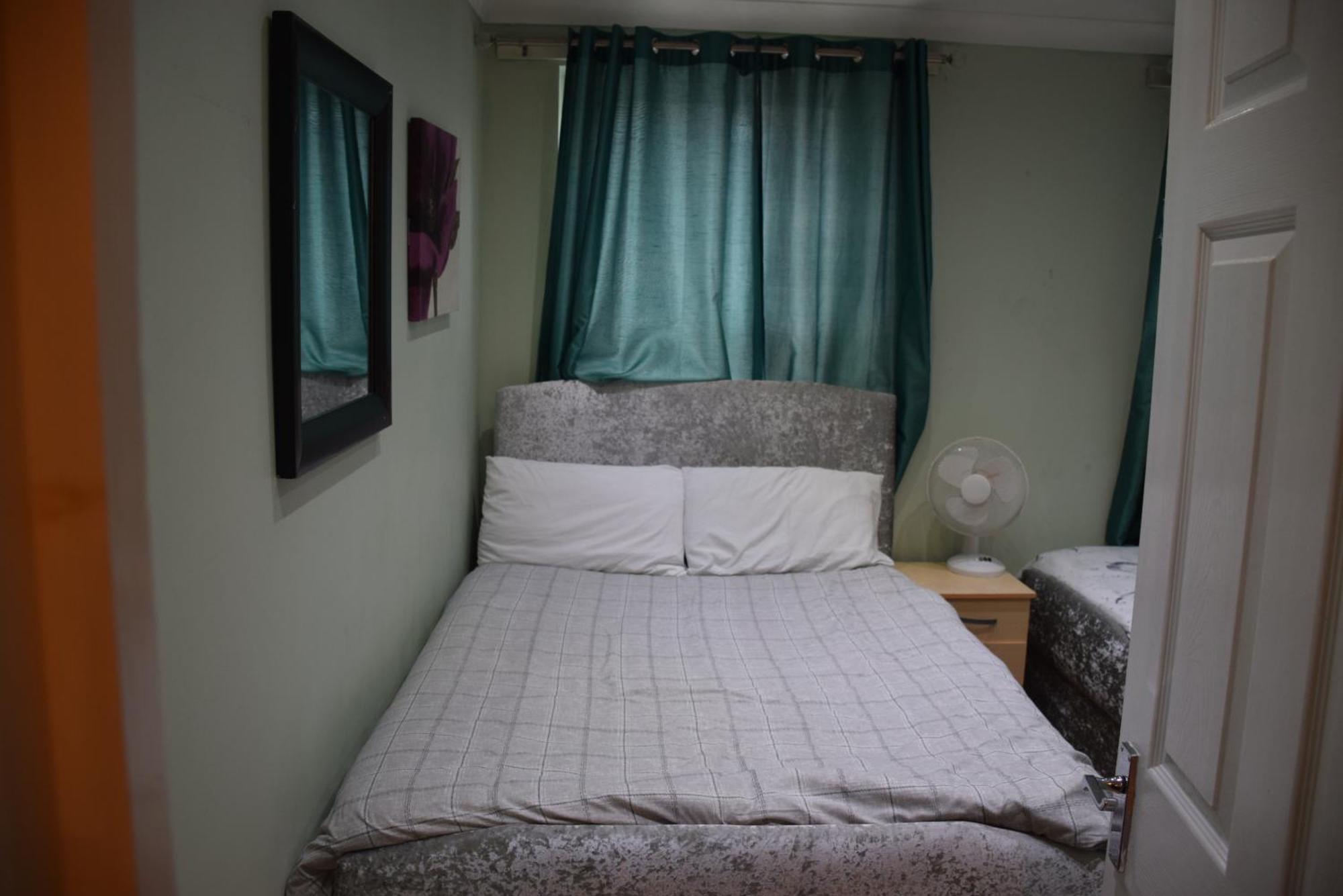 Three Bedroom House Lancaster Road ลอนดอน ภายนอก รูปภาพ
