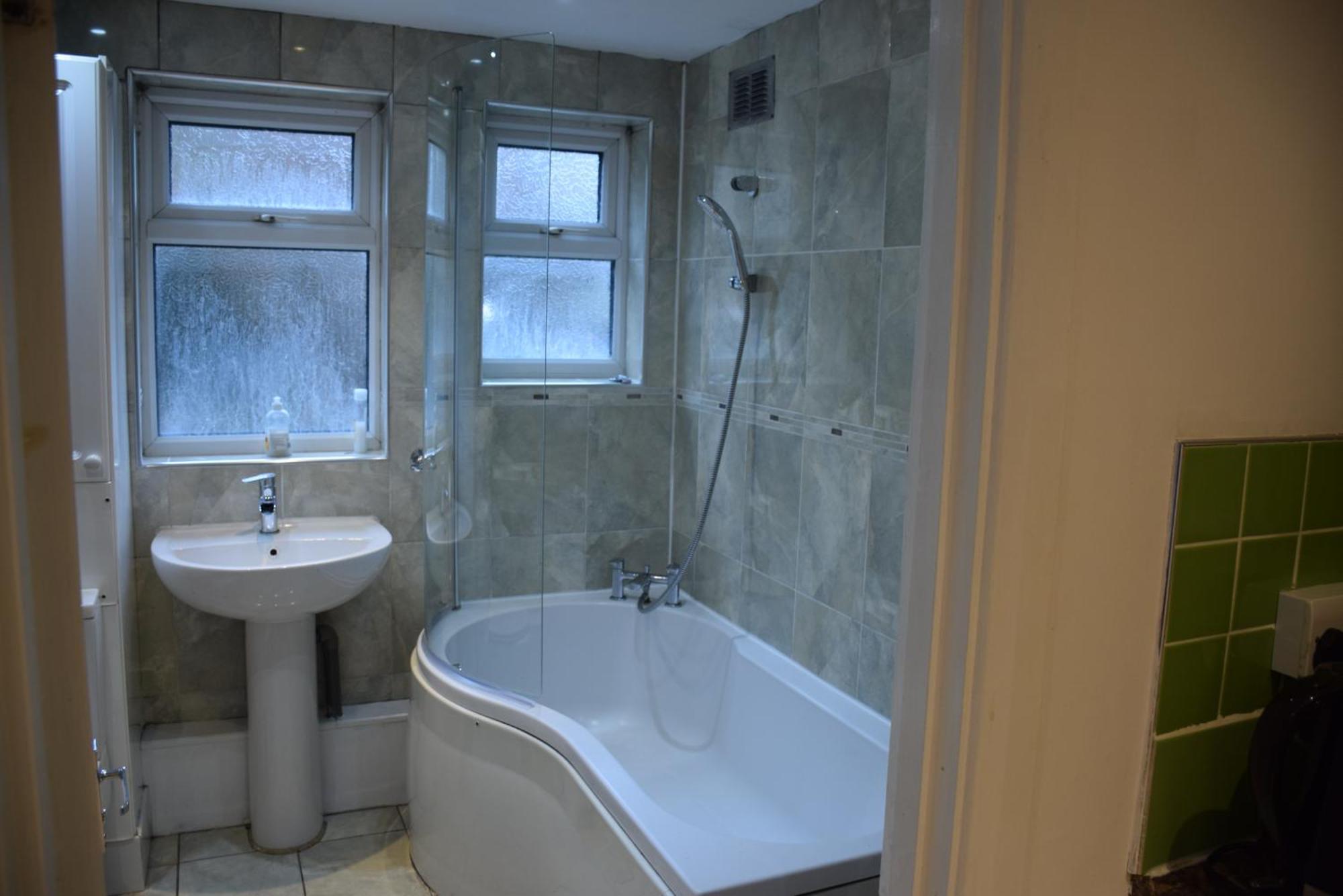 Three Bedroom House Lancaster Road ลอนดอน ภายนอก รูปภาพ