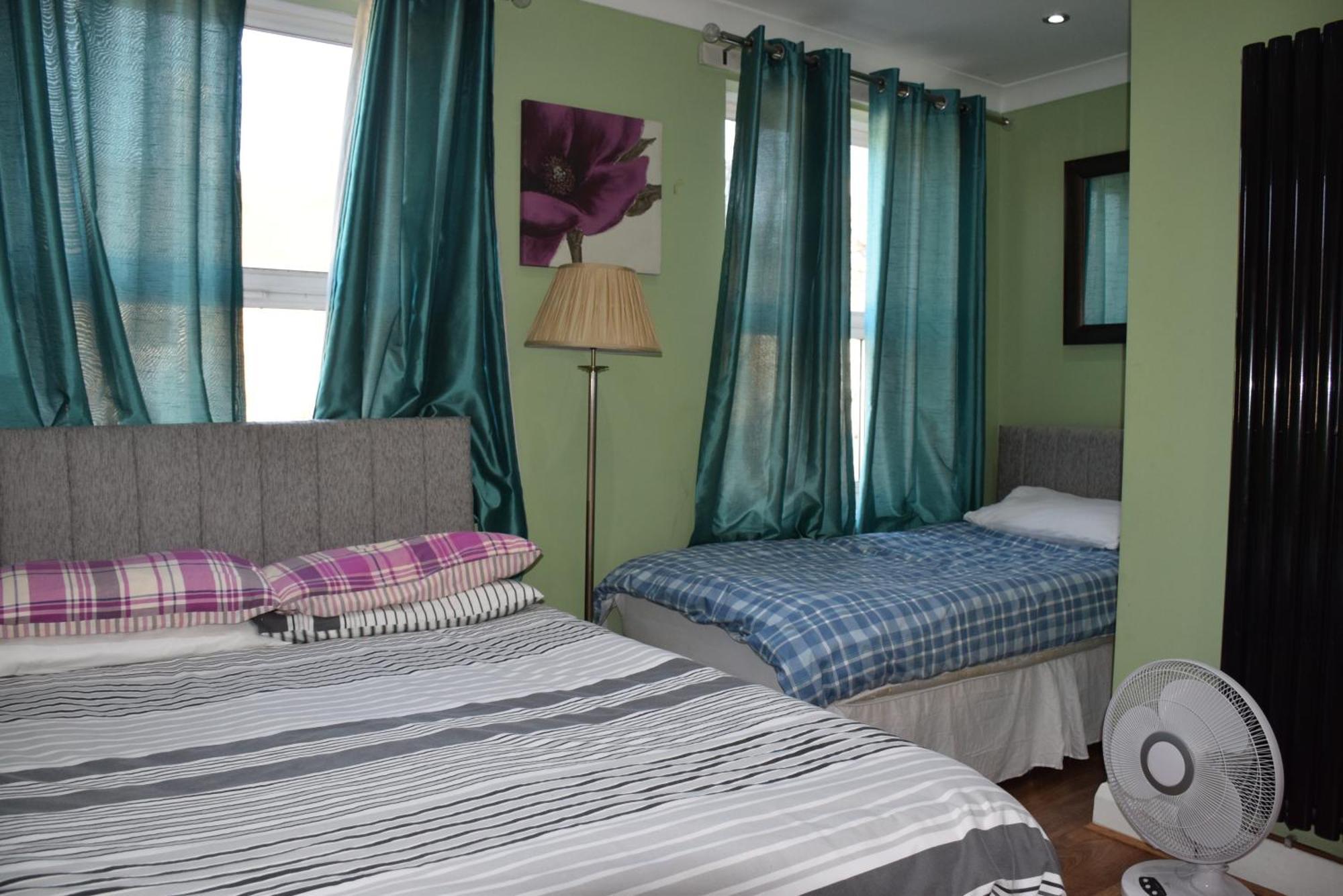 Three Bedroom House Lancaster Road ลอนดอน ภายนอก รูปภาพ